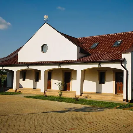 Viktor Vendeghaz Es Apartmanhaz