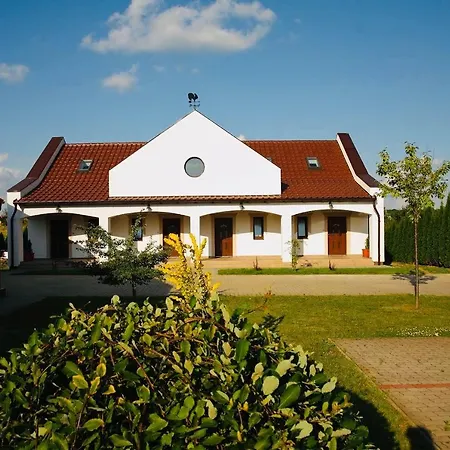 Penzion Viktor Vendeghaz Es Apartmanhaz Baktaloranthaza