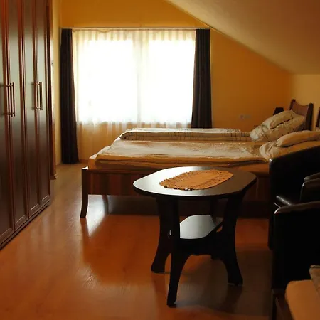 Penzion Viktor Vendeghaz Es Apartmanhaz Baktaloranthaza