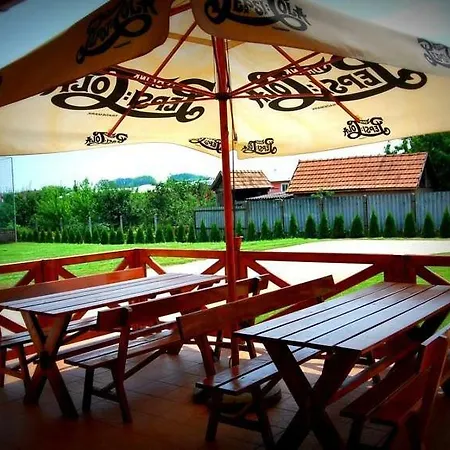 Viktor Vendeghaz Es Apartmanhaz Baktaloranthaza