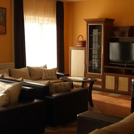 Penzion Viktor Vendeghaz Es Apartmanhaz Baktaloranthaza