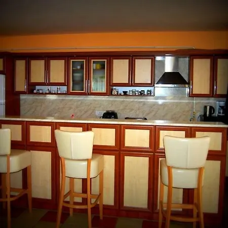 Viktor Vendeghaz Es Apartmanhaz 3* Baktaloranthaza