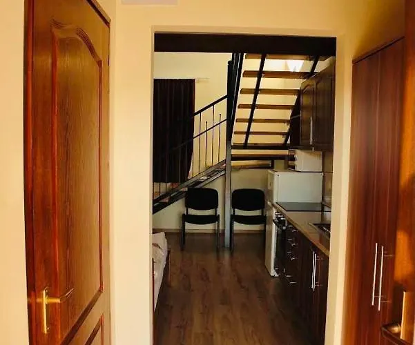 Viktor Vendeghaz Es Apartmanhaz 3* Baktaloranthaza