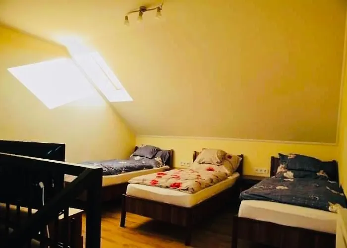 Gasthof Viktor Vendeghaz Es Apartmanhaz Baktaloranthaza