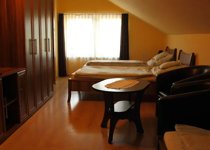 Gasthof Viktor Vendeghaz Es Apartmanhaz Baktaloranthaza